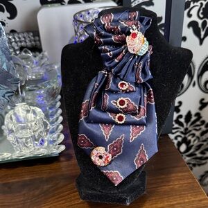 Elegant Navy and Burgundy Brooch-Embellished Scarf